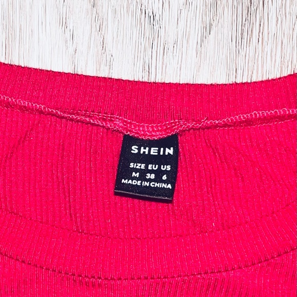 Shein Woman’s Red Stretchy Top W/ Front Animal Print Pocket Size Medium - Picture 5 of 5